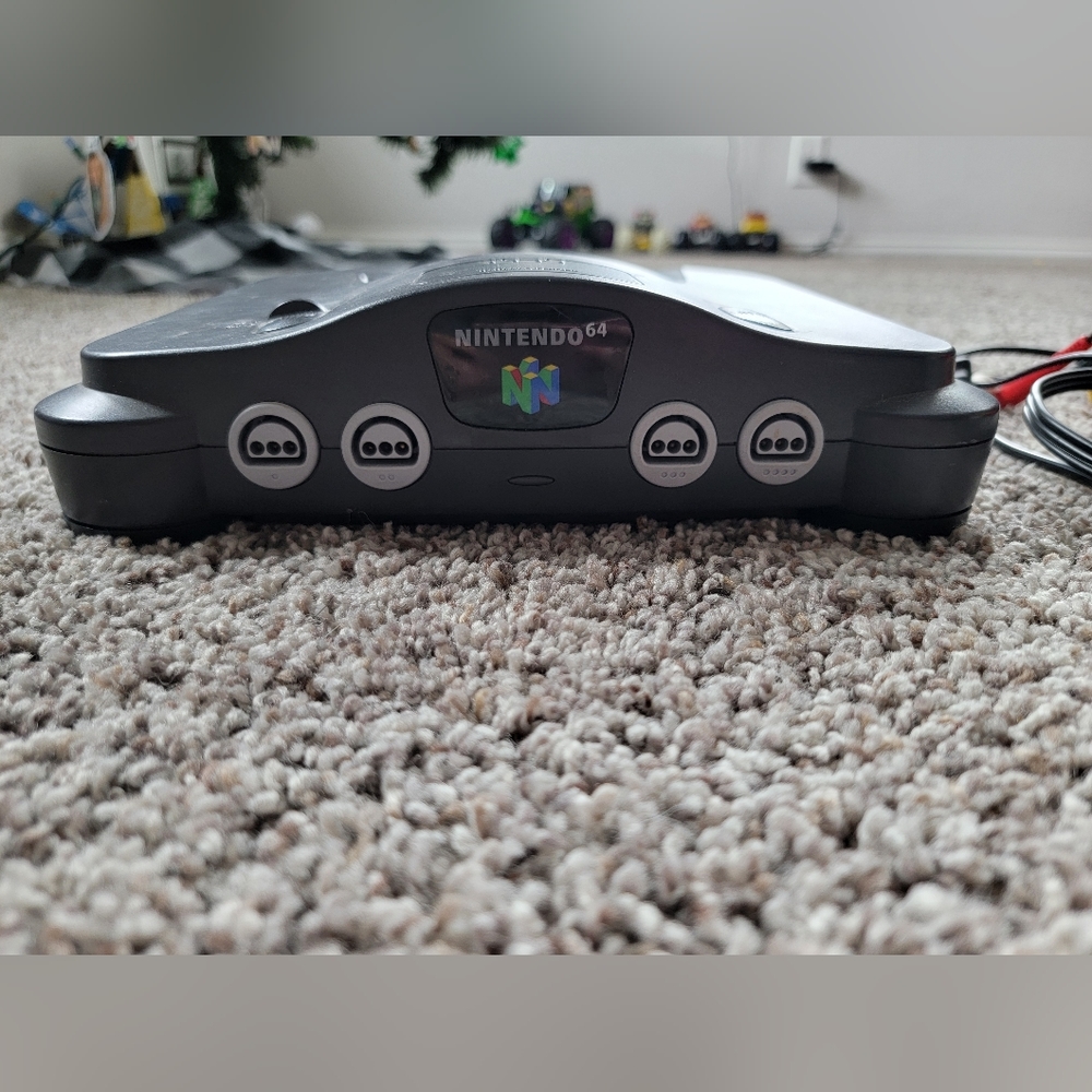 Nintendo 64 Console w/ Plugs *Tested*
